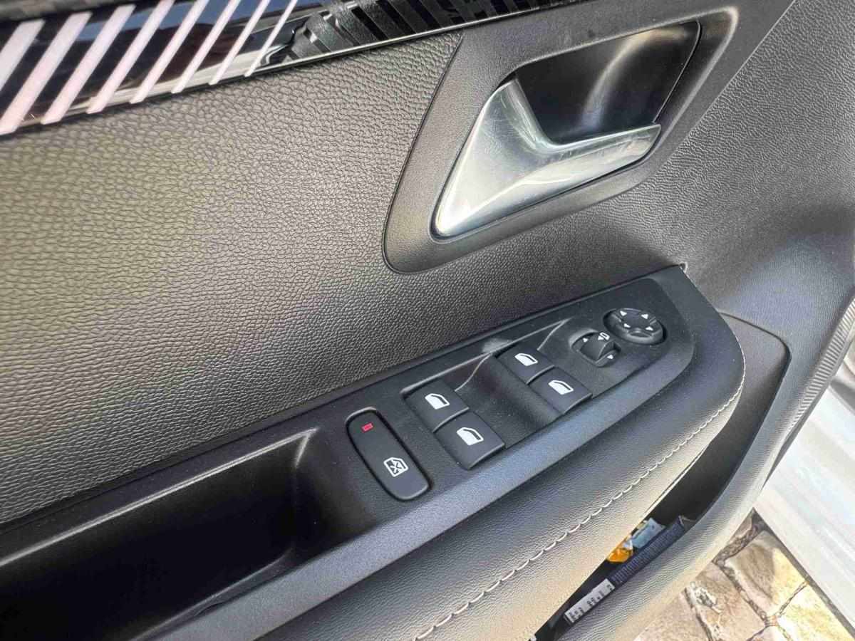 peugeot-208-2025-gasolina-1199cc