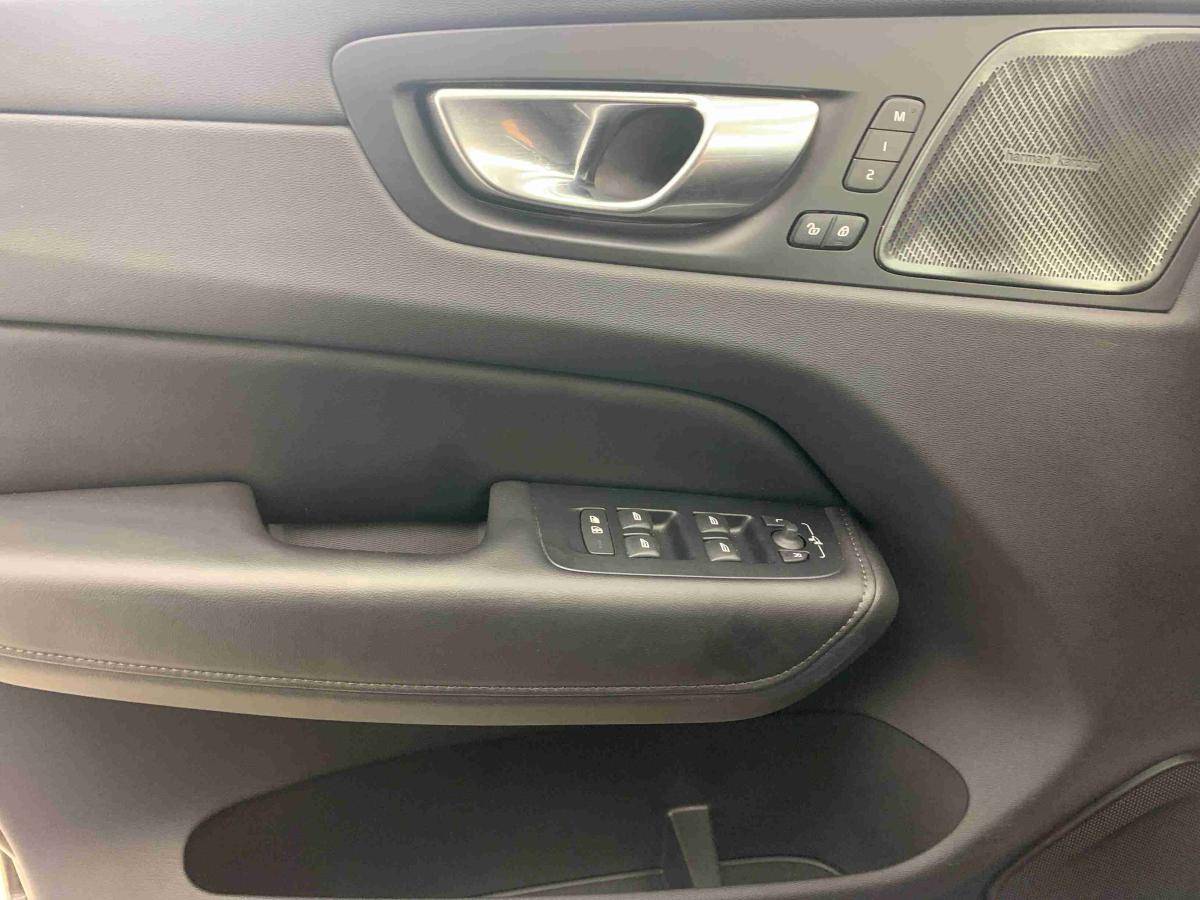 volvo-xc60-2025-hibrido-1969cc
