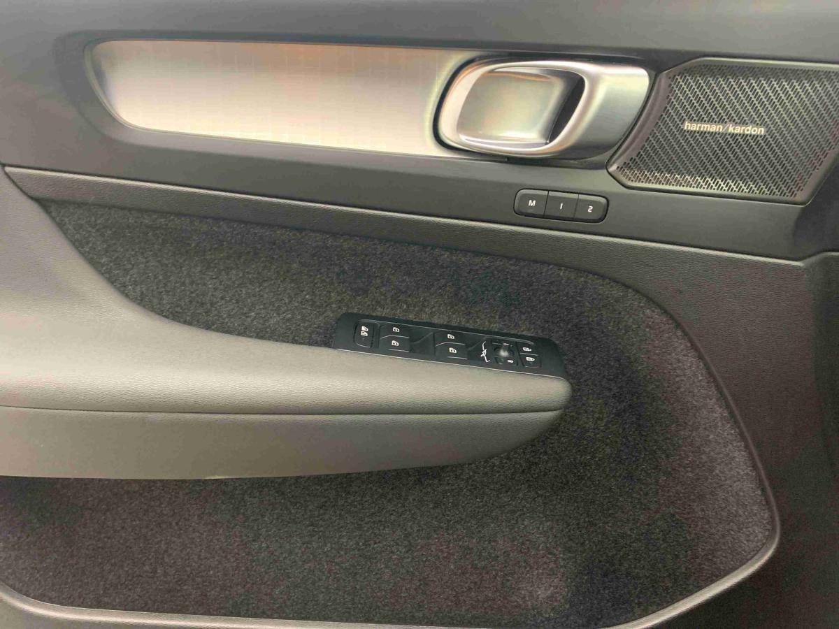 volvo-xc40-2025-gasolina-1969cc