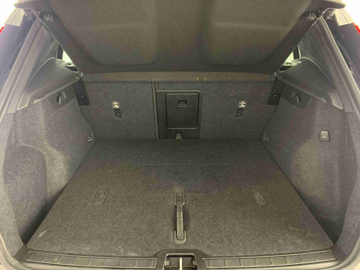 volvo-xc40-2025-gasolina-1969cc