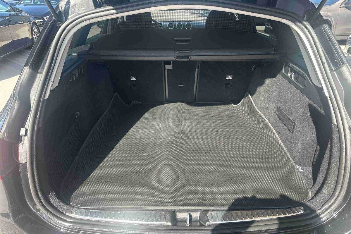 mercedes-benz-220-2025-diesel-1993cc