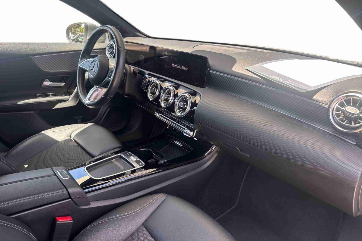 mercedes-benz-classe-a-2023-hibrido-1332cc