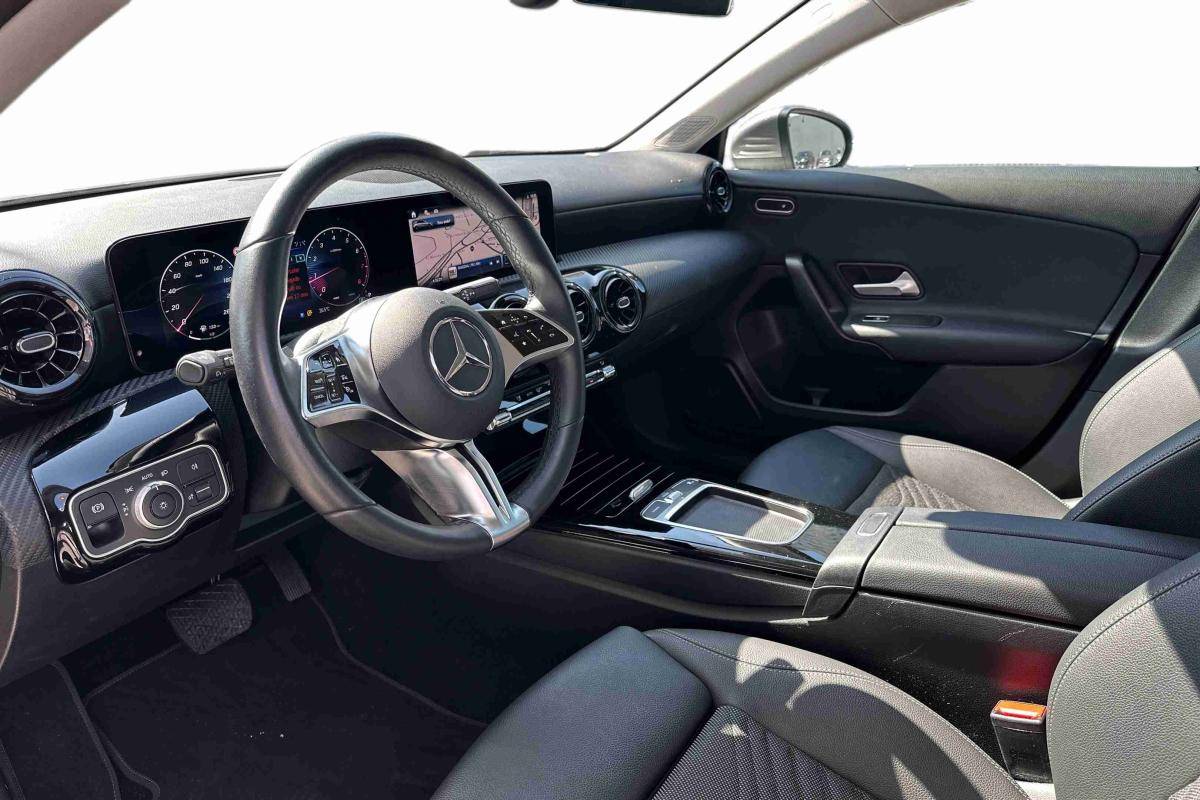 mercedes-benz-200-2025-gasolina-1332cc