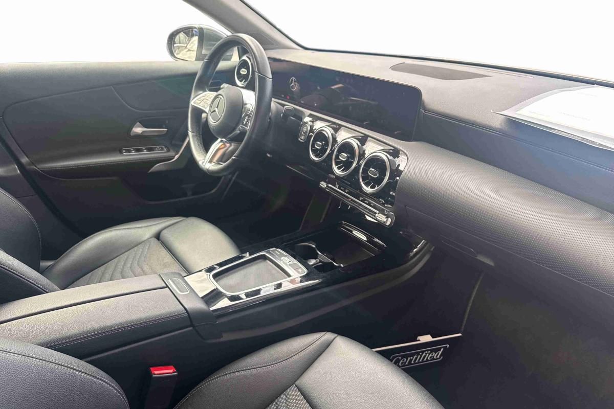 mercedes-benz-200-2024-gasolina-1332cc