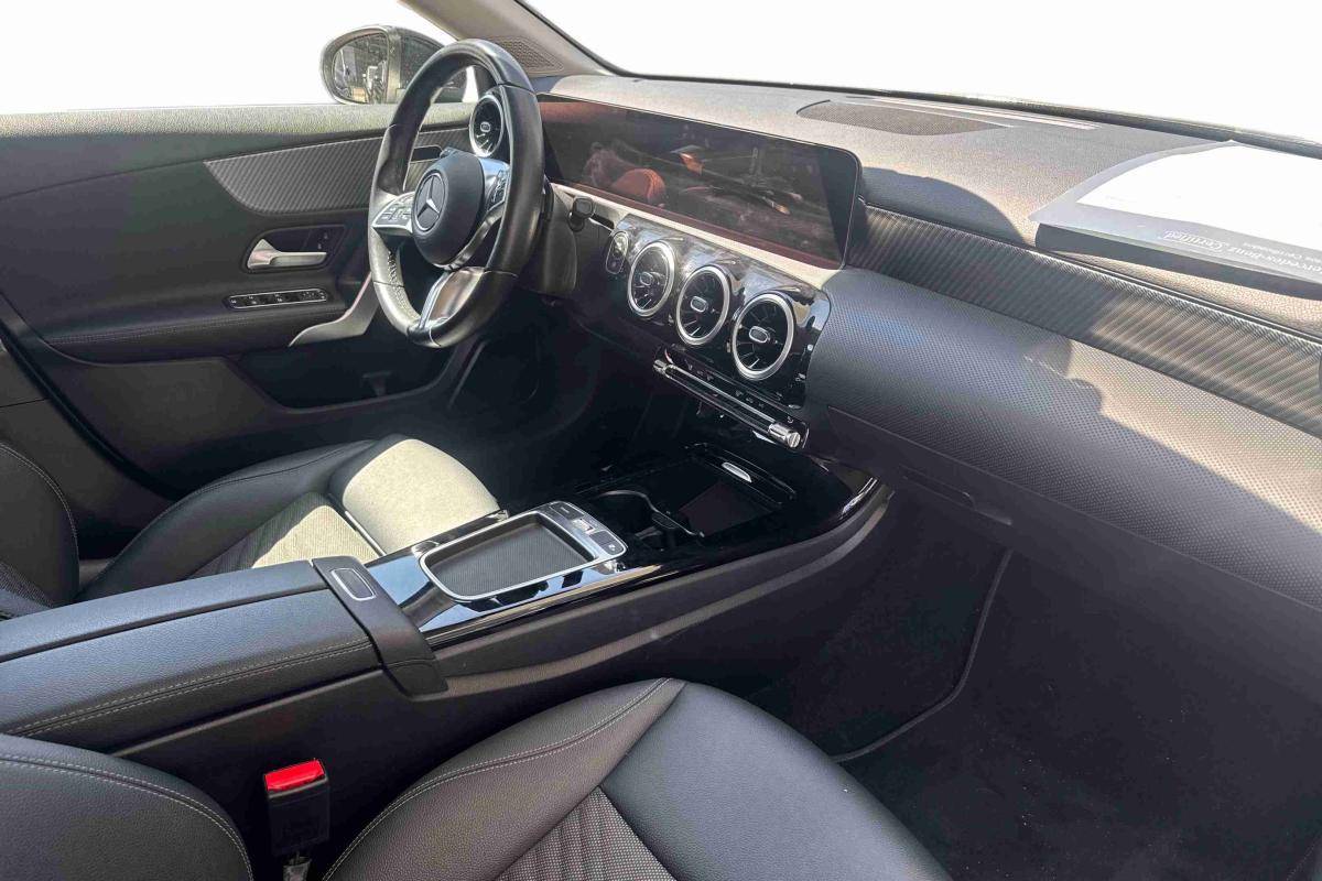 mercedes-benz-200-2024-gasolina-1332cc