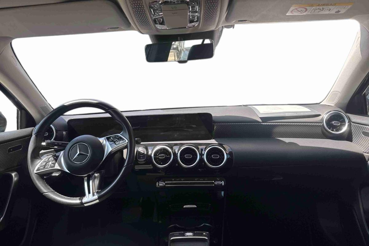 mercedes-benz-200-2024-gasolina-1332cc