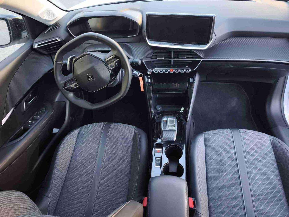 peugeot-208-2025-gasolina-1199cc