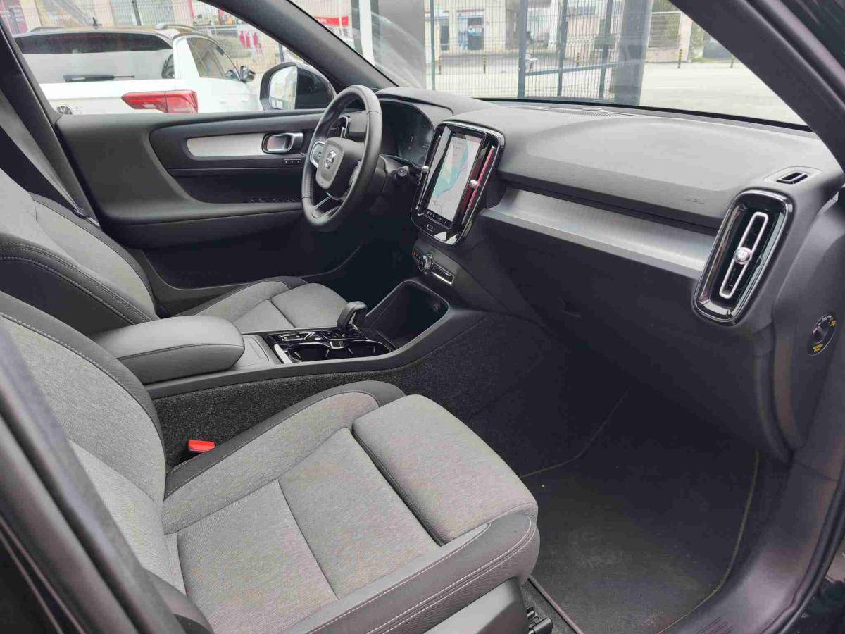 volvo-xc40-2025-gasolina-1969cc