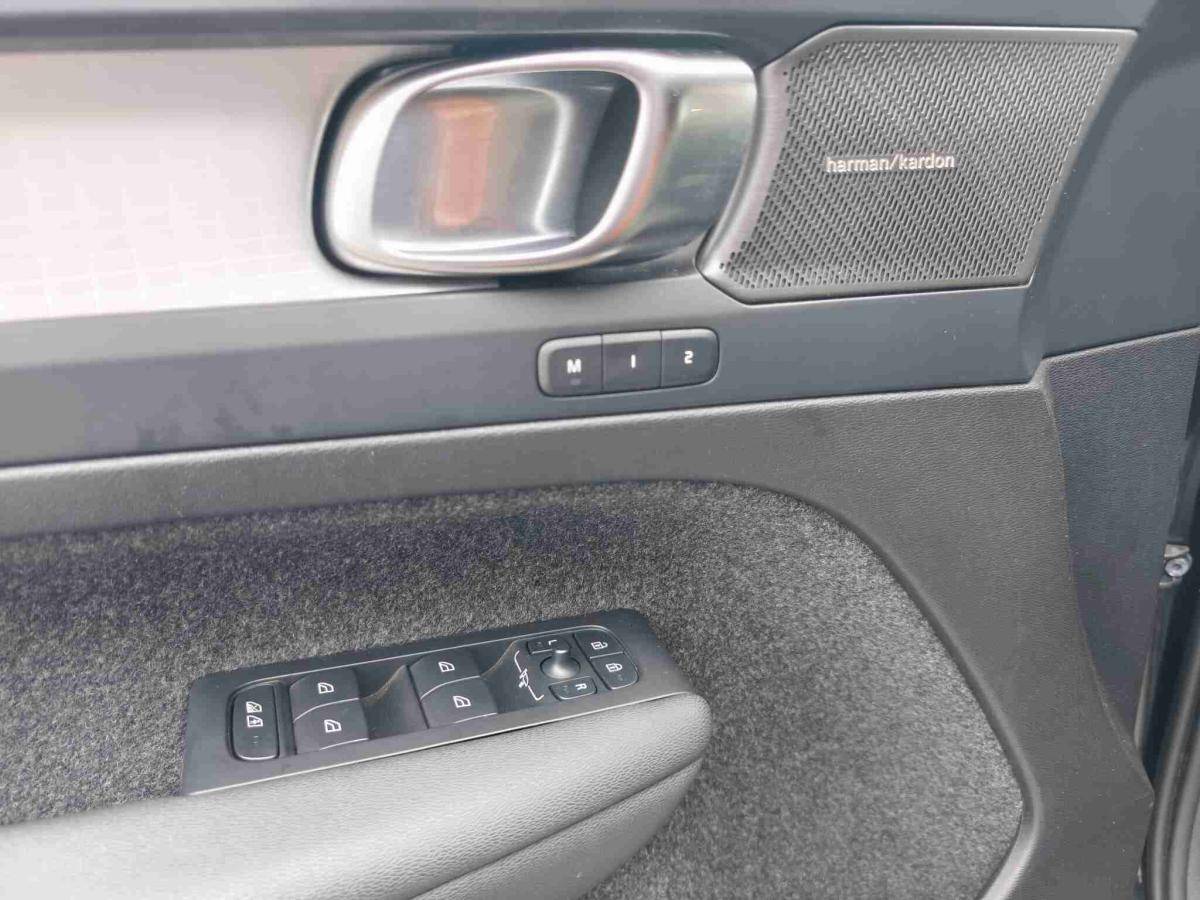 volvo-xc40-2025-gasolina-1969cc