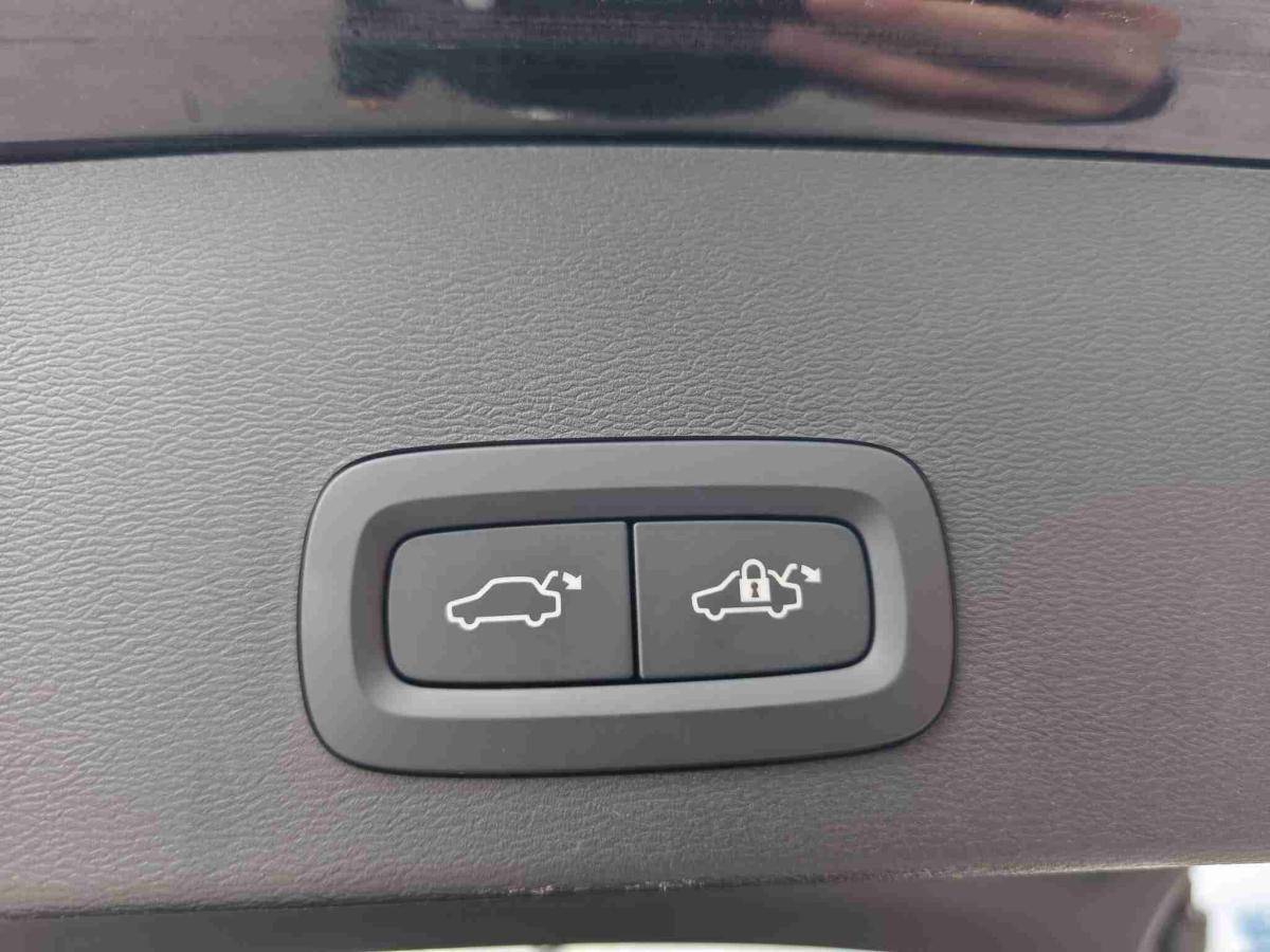 volvo-xc40-2025-gasolina-1969cc