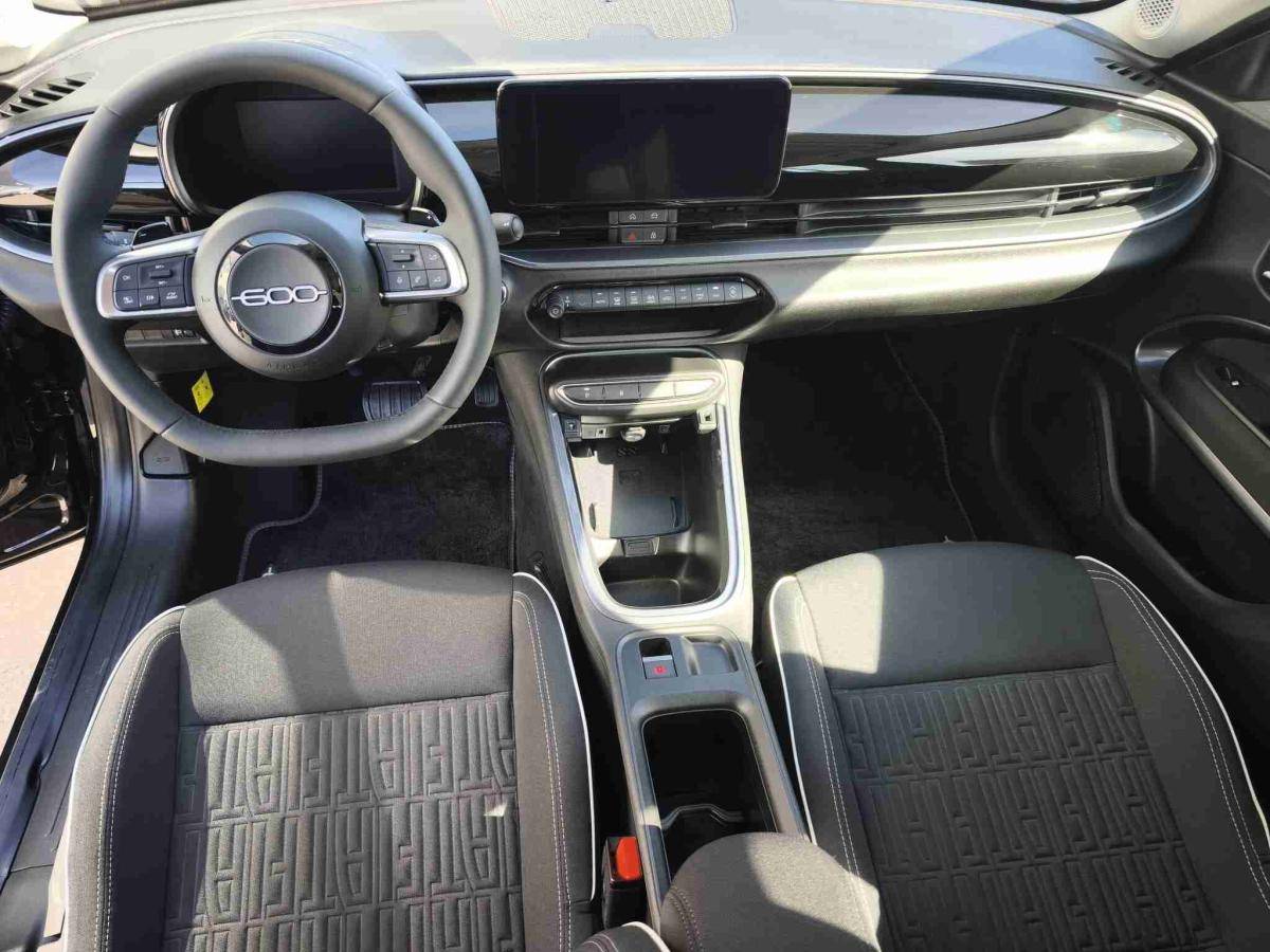 fiat-600-2025-gasolina-1199cc