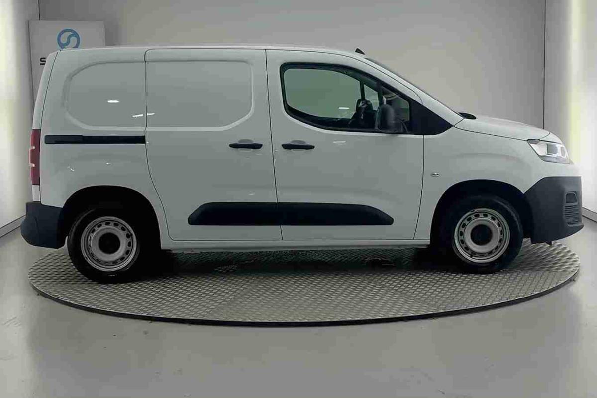 citroen-berlingo-2024-diesel-1499cc