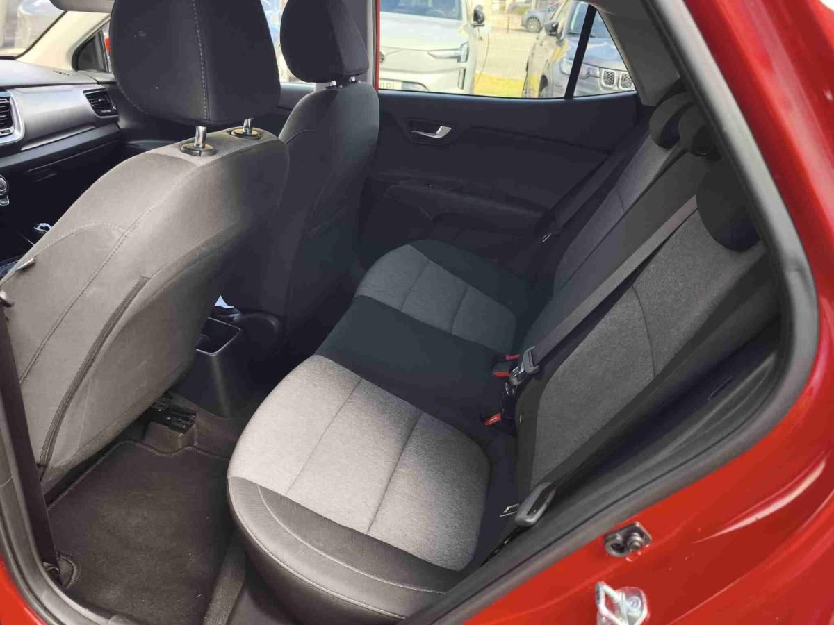 kia-stonic-2025-gasolina-1197cc