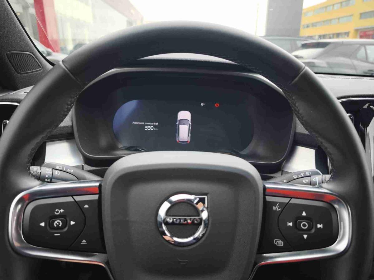 volvo-xc40-2025-gasolina-1969cc