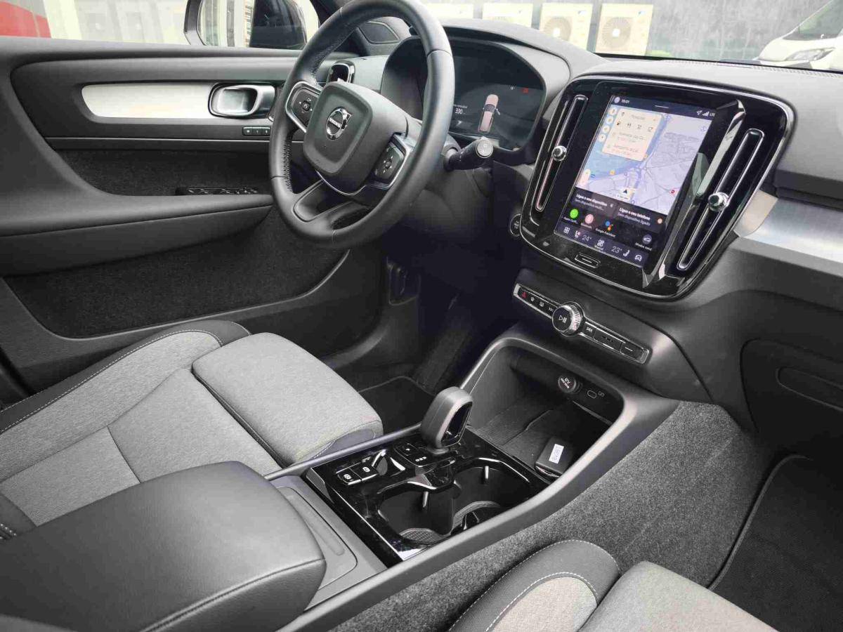 volvo-xc40-2025-gasolina-1969cc