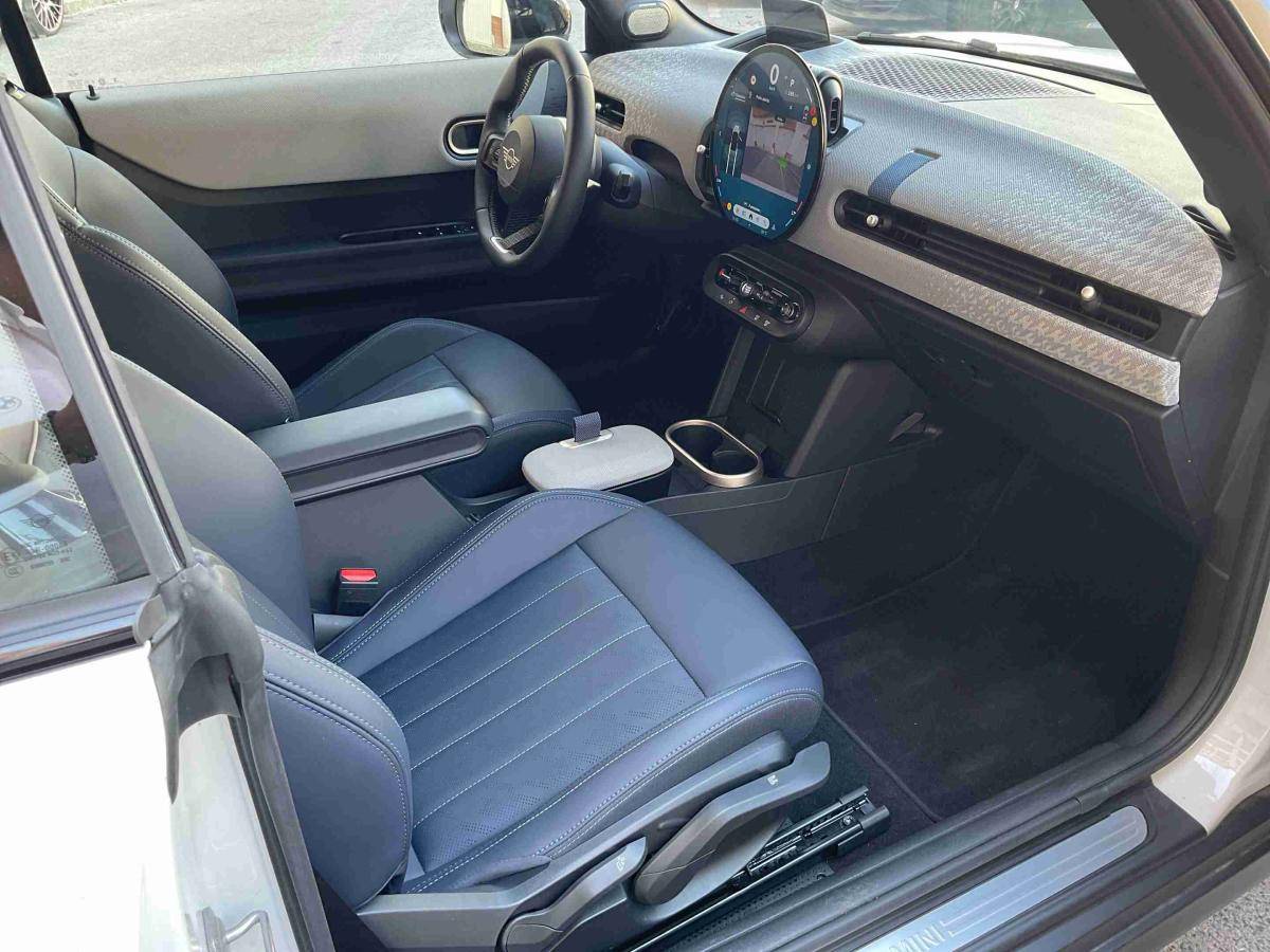 mini-cabrio-2025-gasolina-1998cc