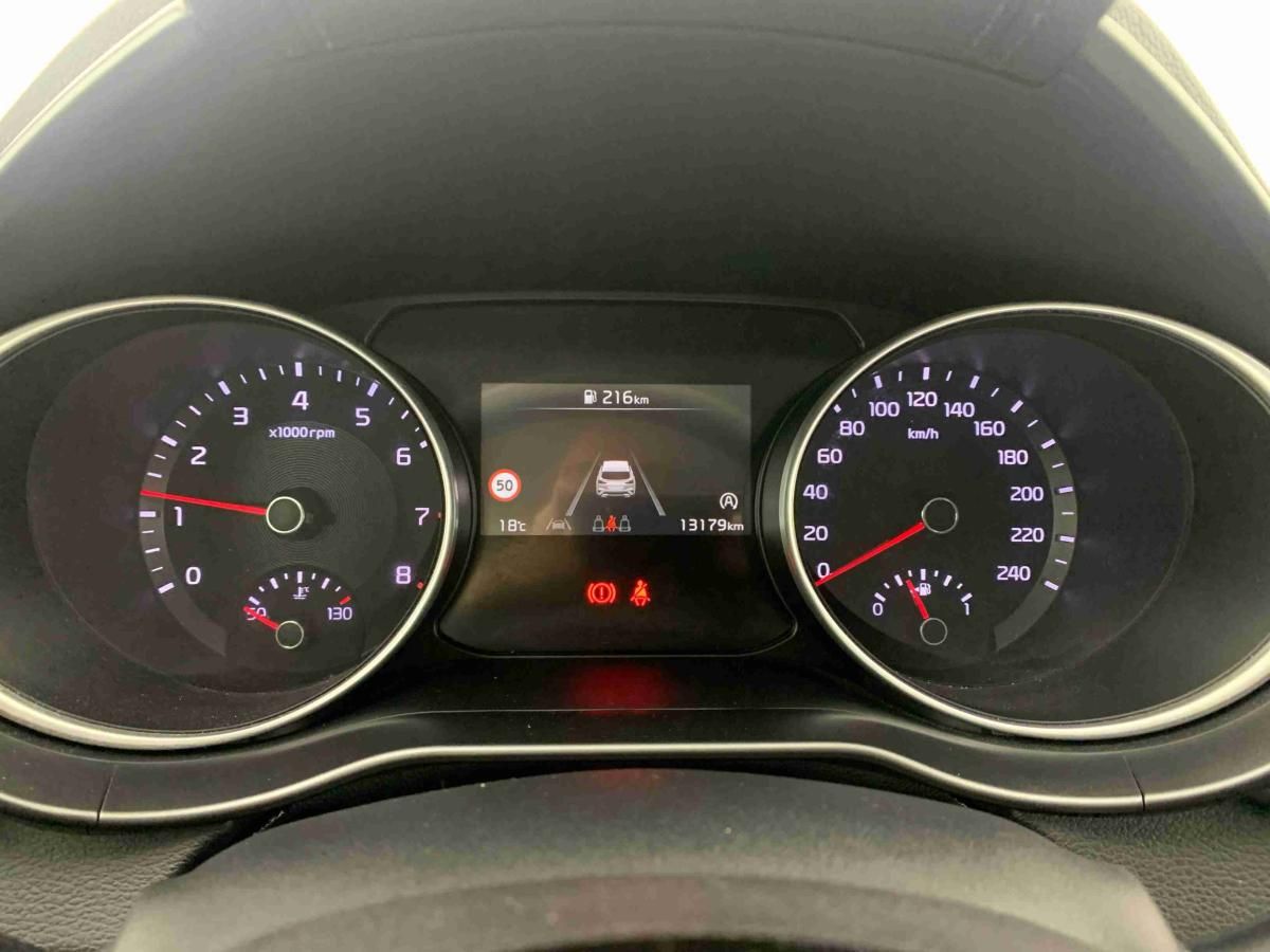 kia-xceed-2025-gasolina-998cc