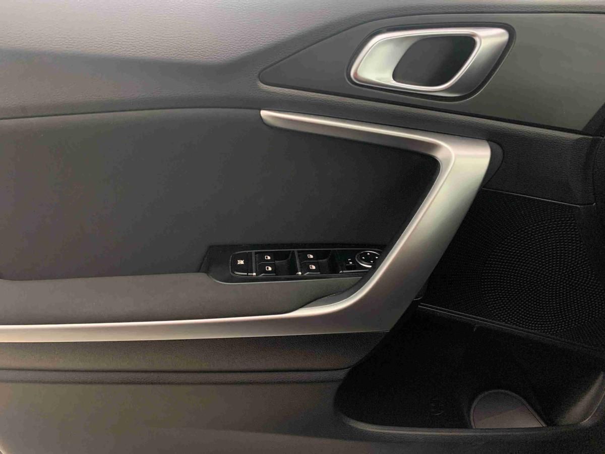 kia-xceed-2025-gasolina-998cc