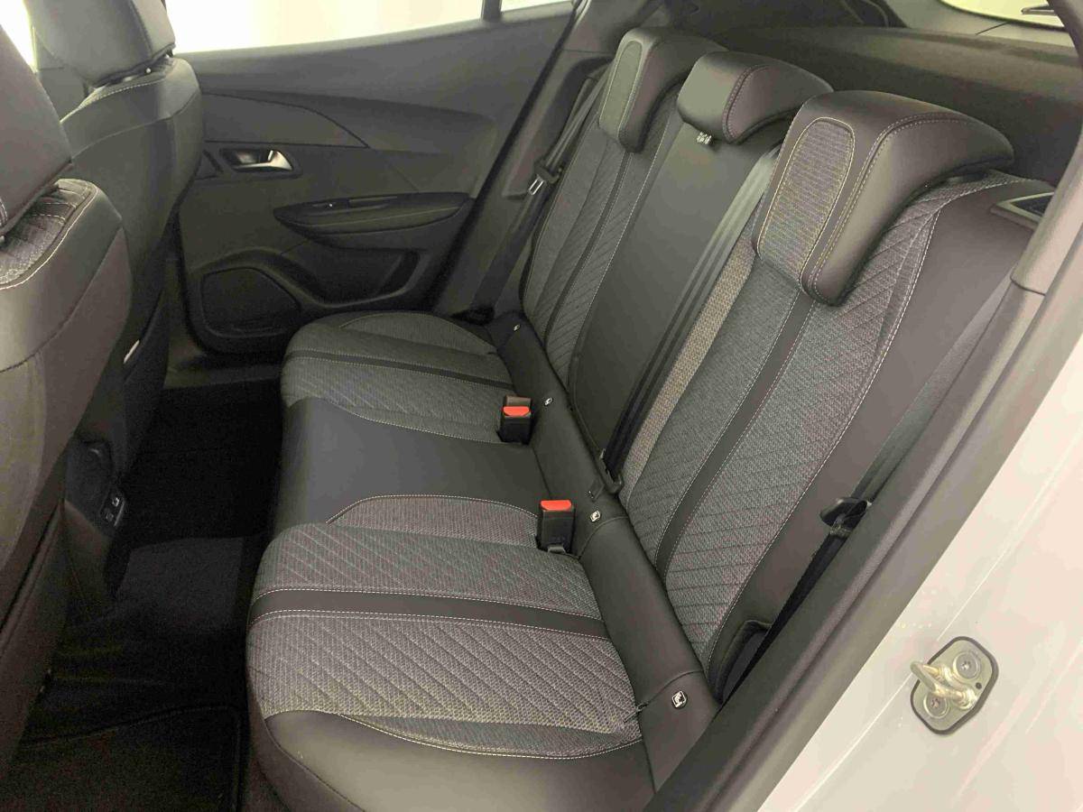 peugeot-e-2008-2025-eletrico-0cc