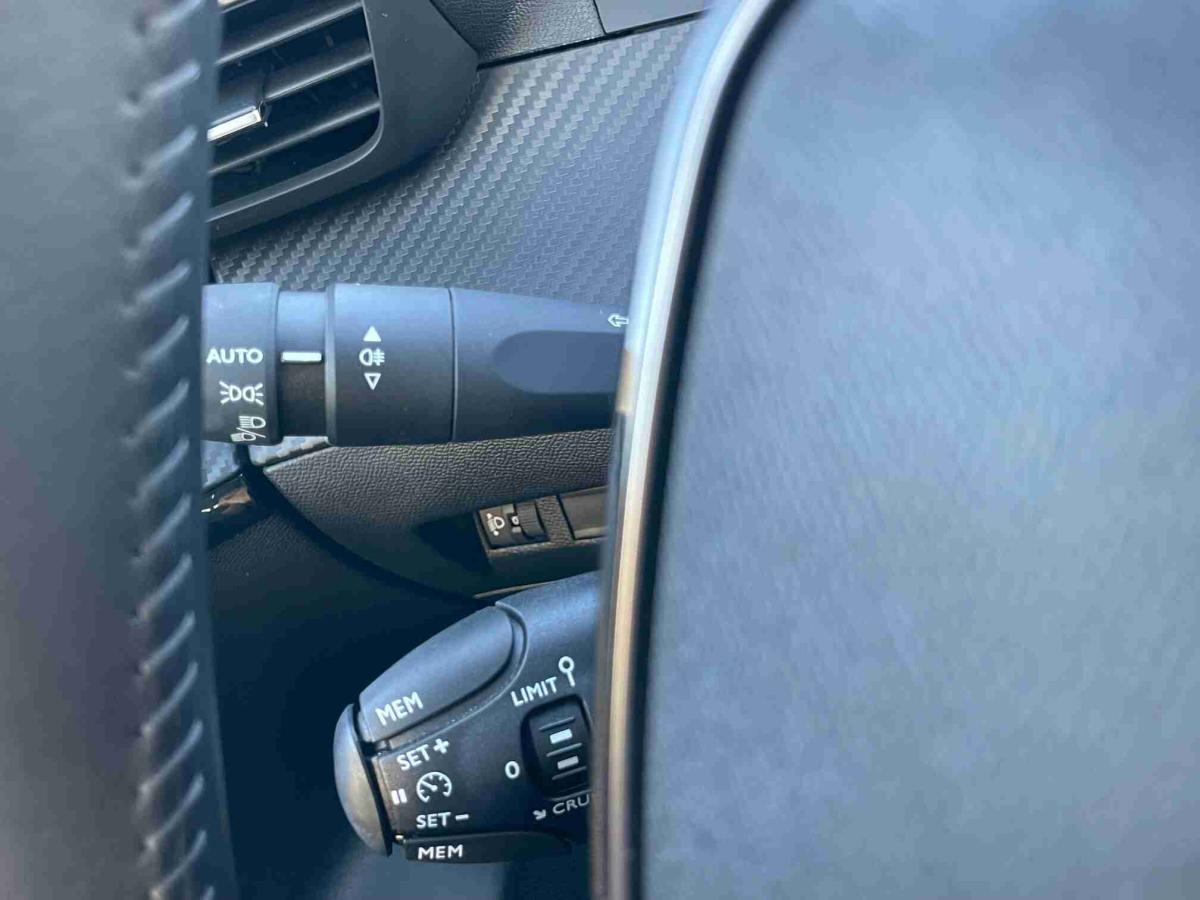 peugeot-208-2025-gasolina-1199cc
