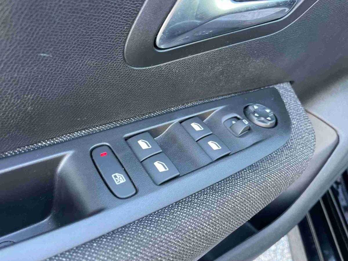 peugeot-208-2025-gasolina-1199cc
