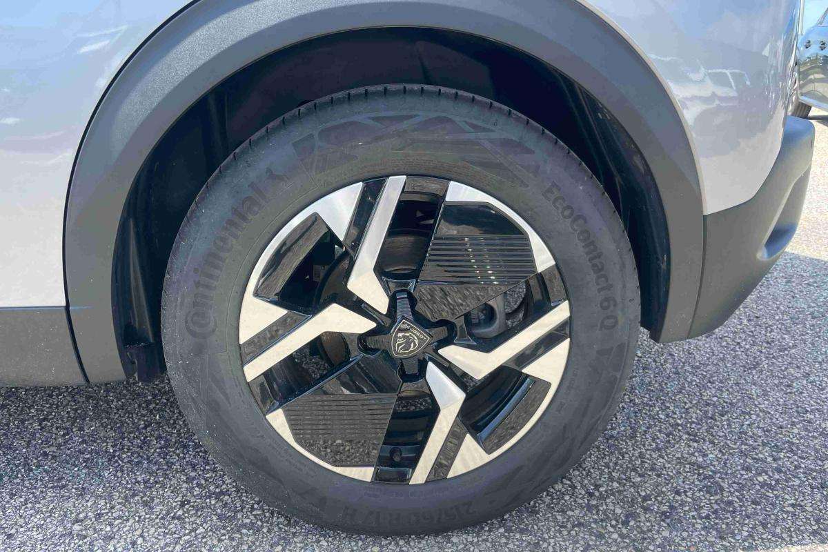peugeot-e-2008-2025-eletrico-0cc