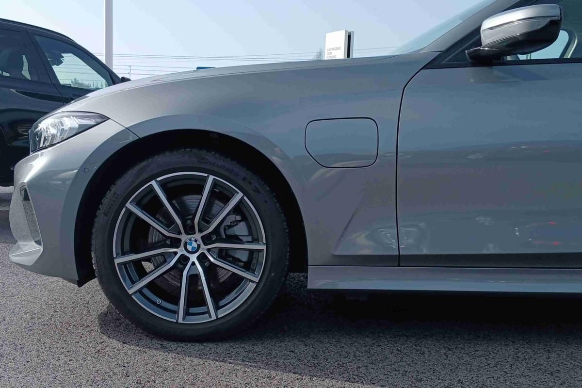 bmw-serie-3-330e-xdrive-2024-gasolina-1998cc