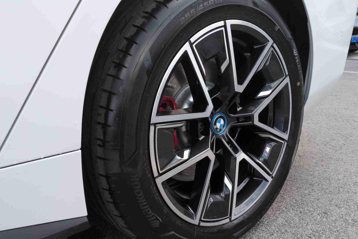 bmw-i4-2024-eletrico-0cc