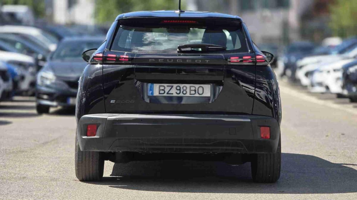 peugeot-e-2008-2025-eletrico-0cc