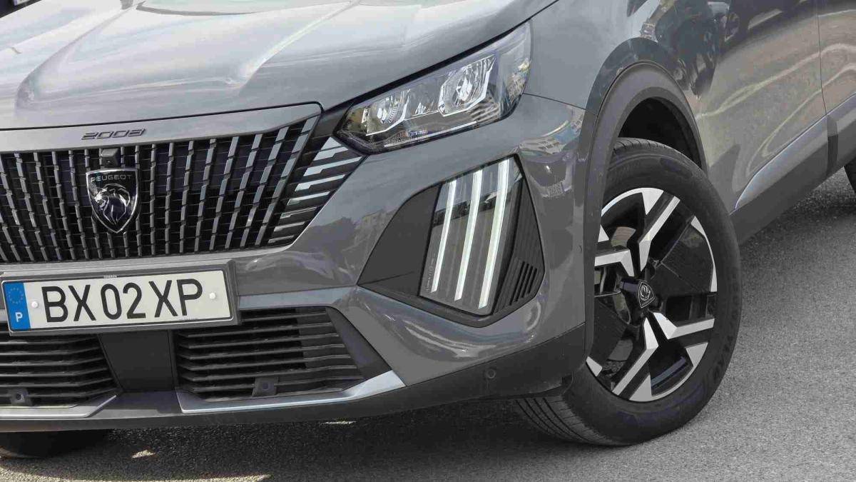 peugeot-e-2008-2025-eletrico-0cc