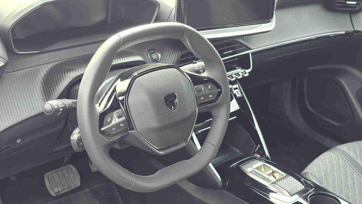 peugeot-e-2008-2025-eletrico-0cc
