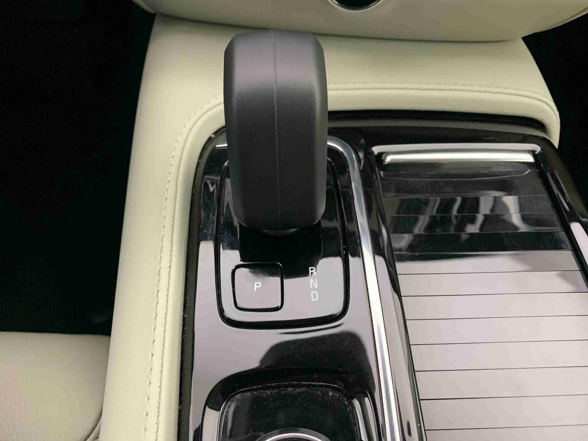 volvo-v60-2025-hibrido-1969cc