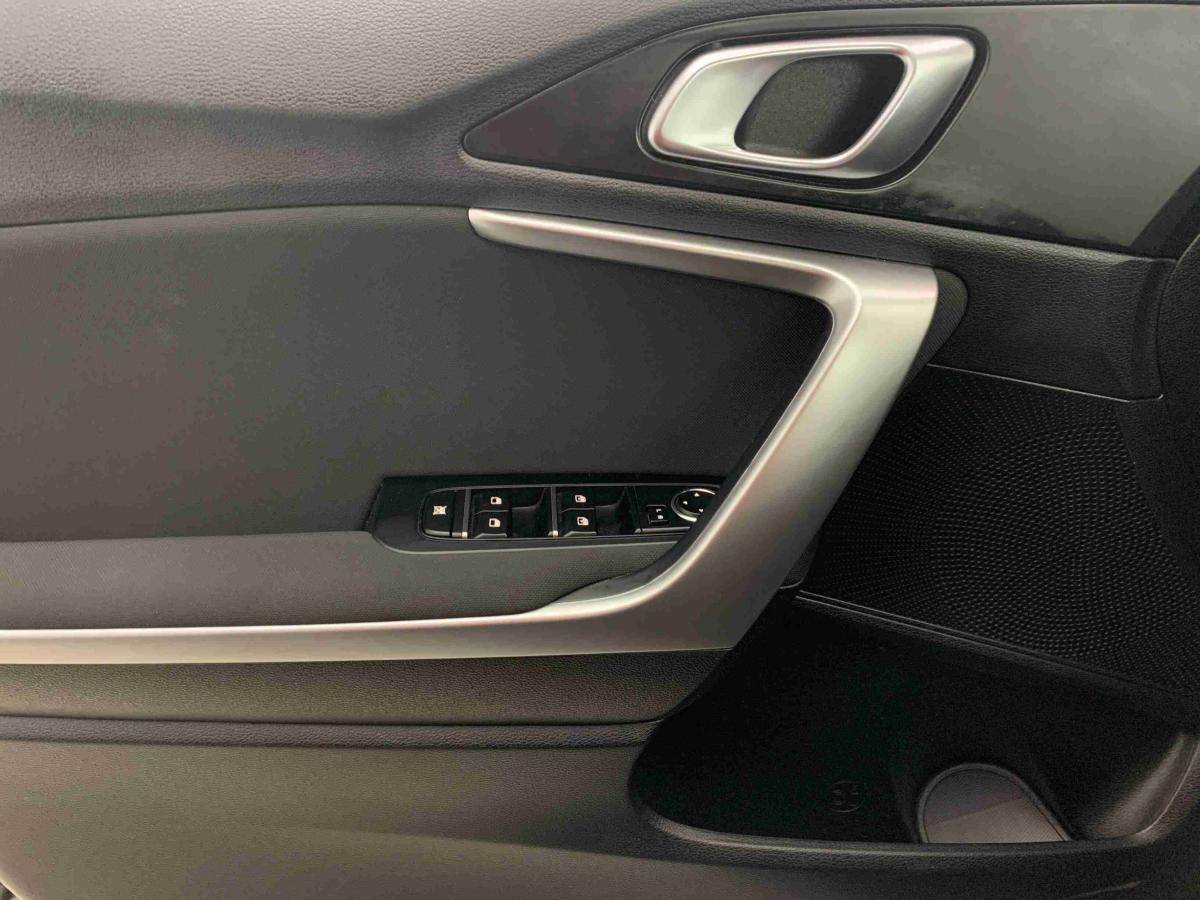kia-xceed-2025-gasolina-998cc
