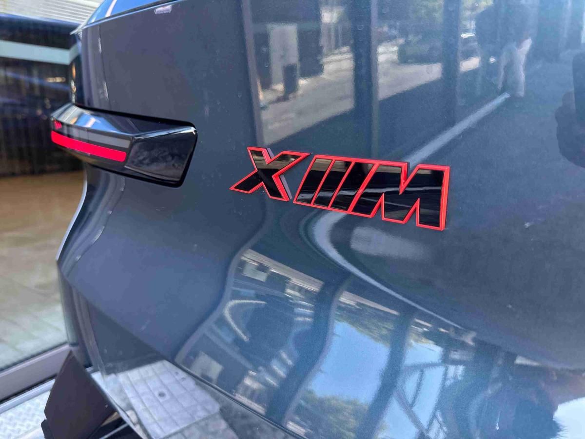 bmw-xm-2025-hibrido-4395cc