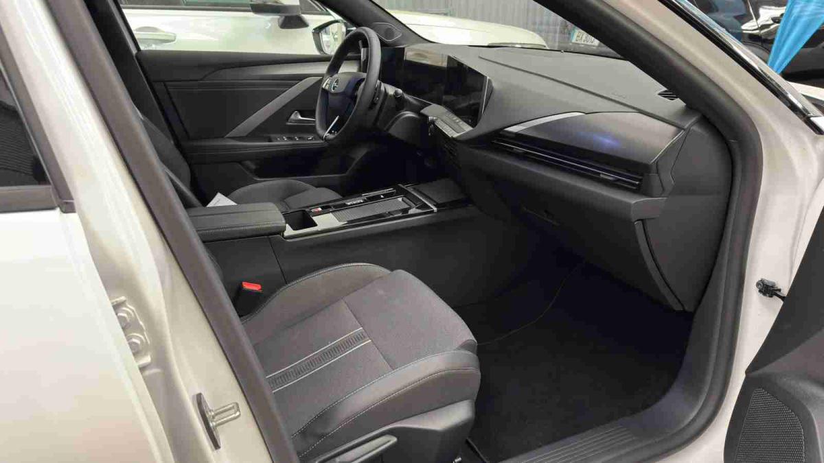 opel-astra-2025-gasolina-1199cc