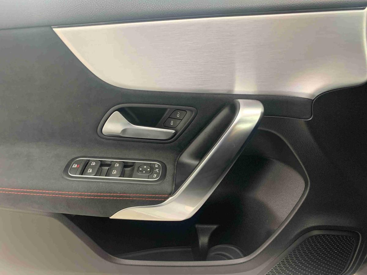 mercedes-benz-180-2018-diesel-1461cc