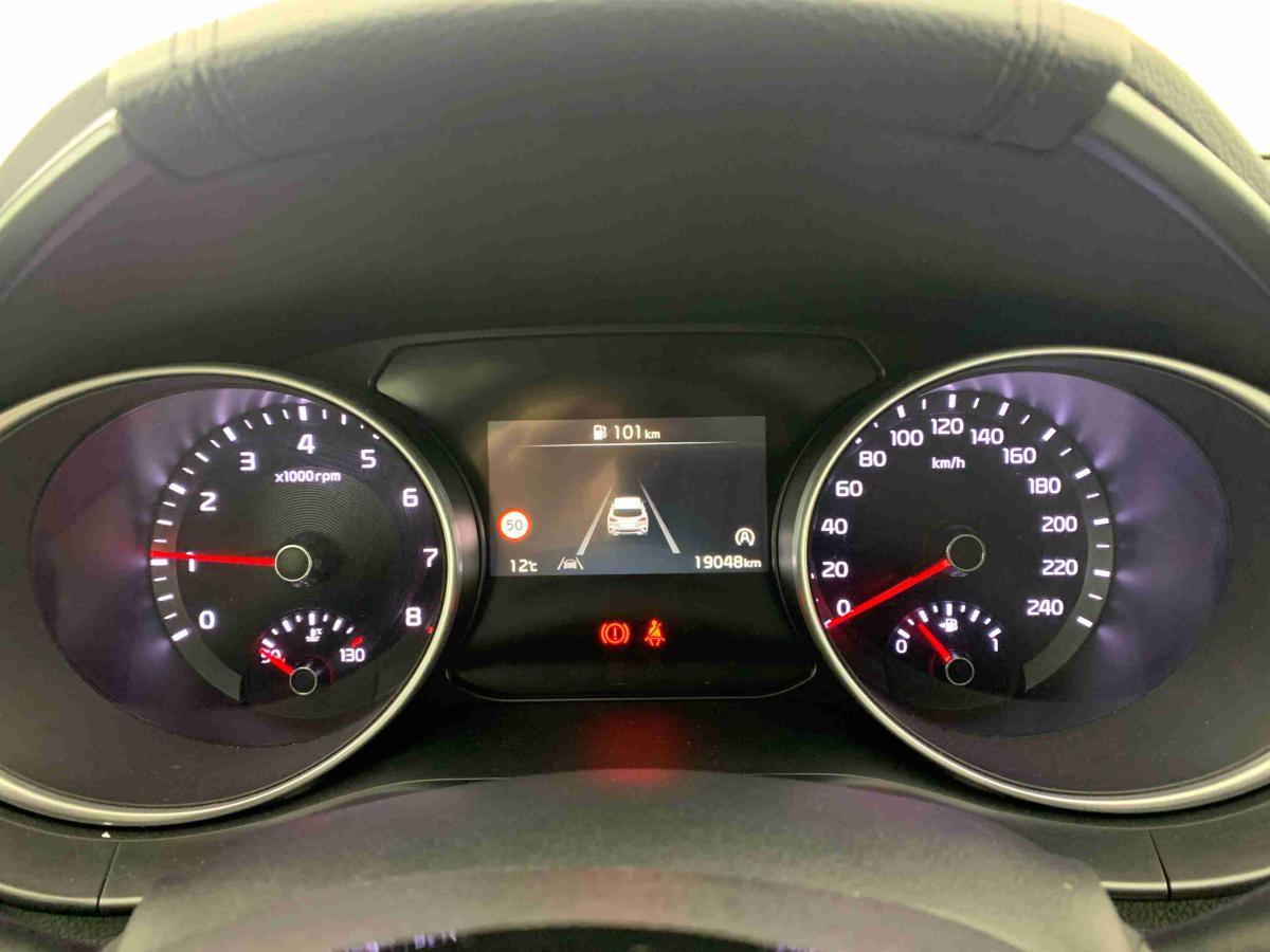 kia-xceed-2025-gasolina-998cc