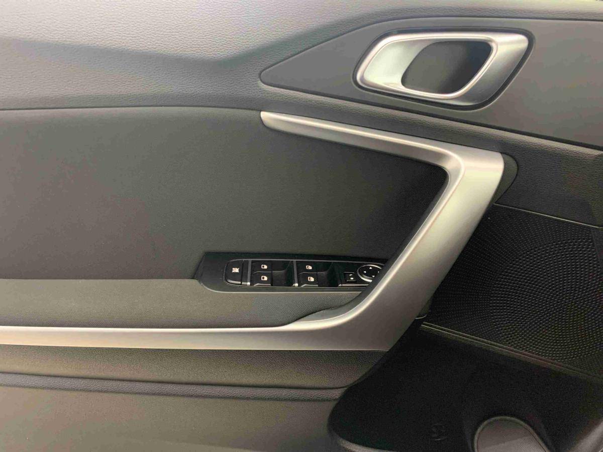 kia-xceed-2025-gasolina-998cc
