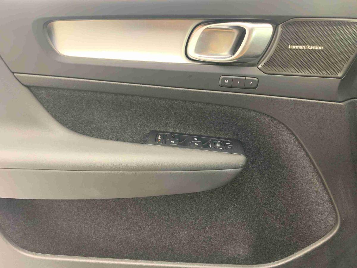 volvo-xc40-2025-gasolina-1969cc