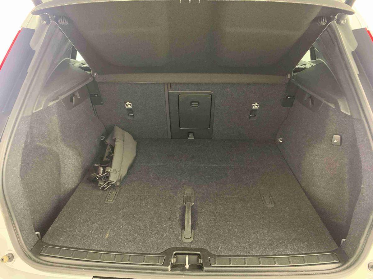 volvo-xc40-2025-gasolina-1969cc
