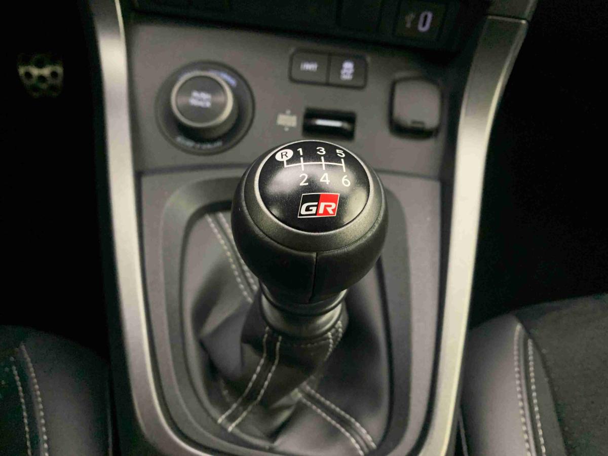 toyota-yaris-2025-gasolina-1618cc