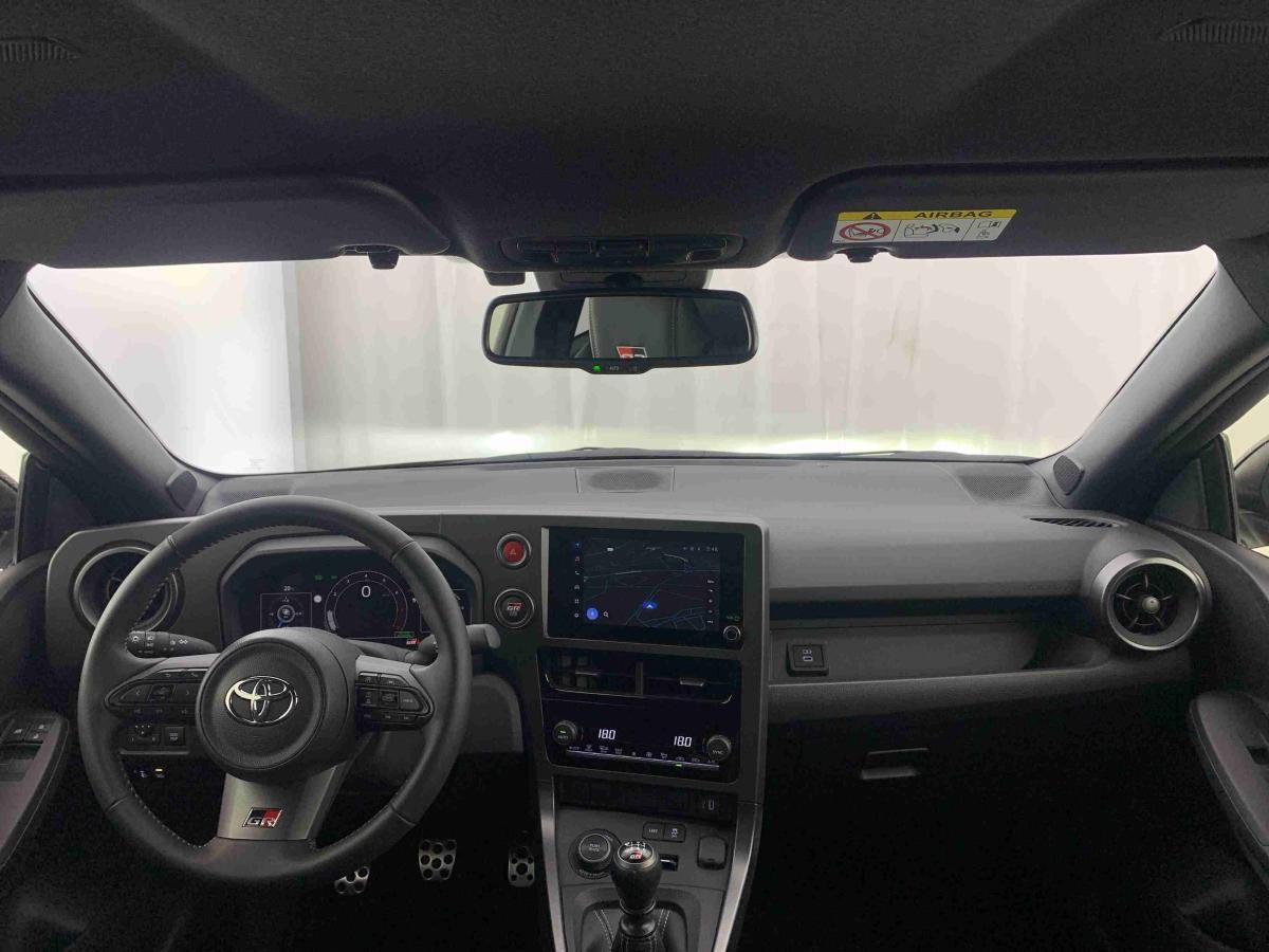 toyota-yaris-2025-gasolina-1618cc