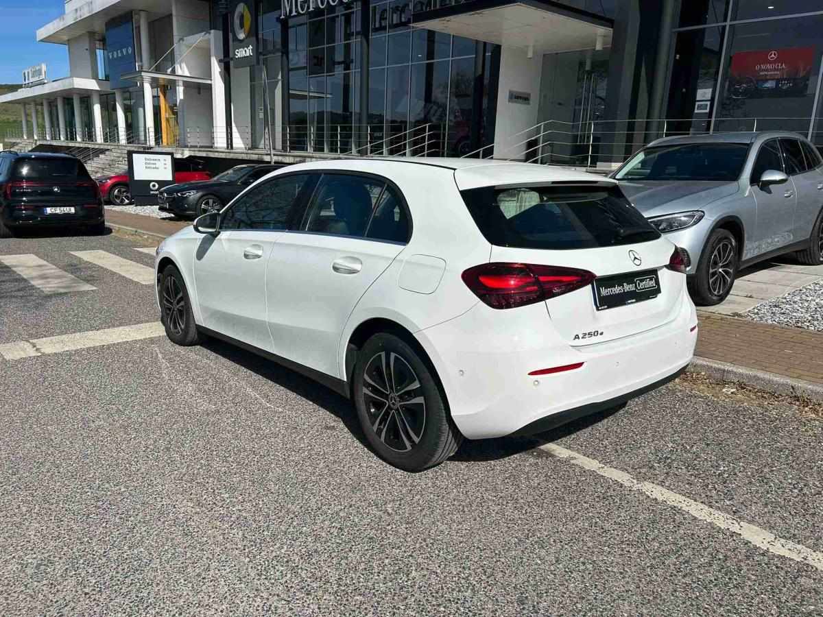 mercedes-benz-classe-a-2024-hibrido-1332cc