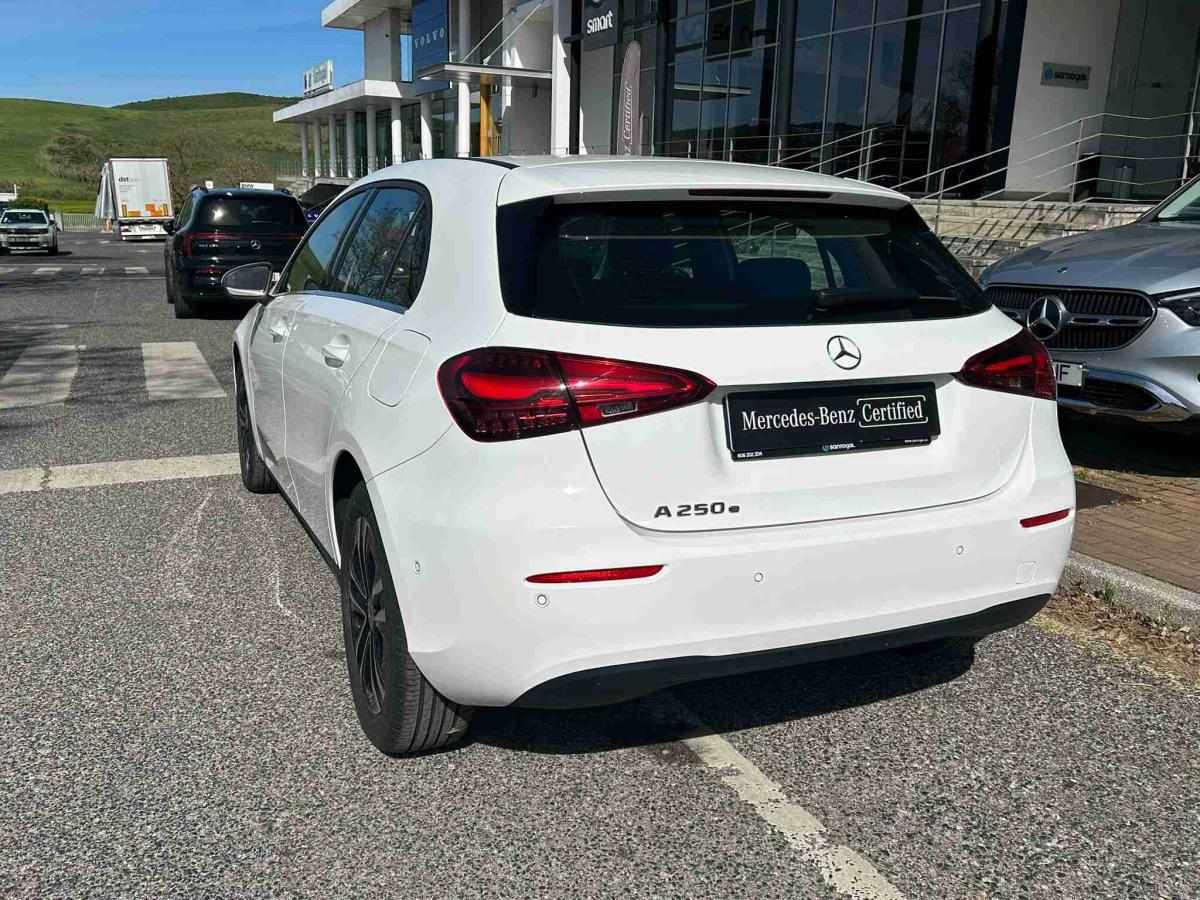 mercedes-benz-classe-a-2024-hibrido-1332cc