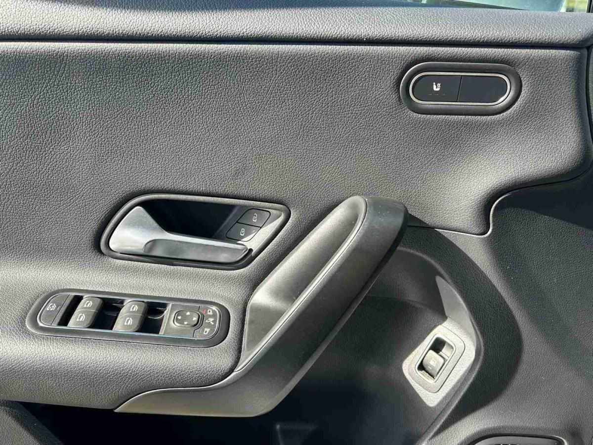 mercedes-benz-200-2025-gasolina-1332cc
