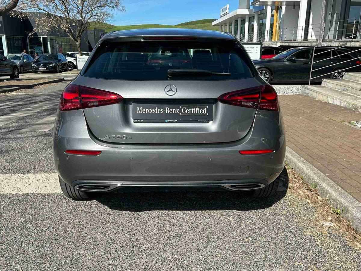 mercedes-benz-classe-a-2024-hibrido-1332cc