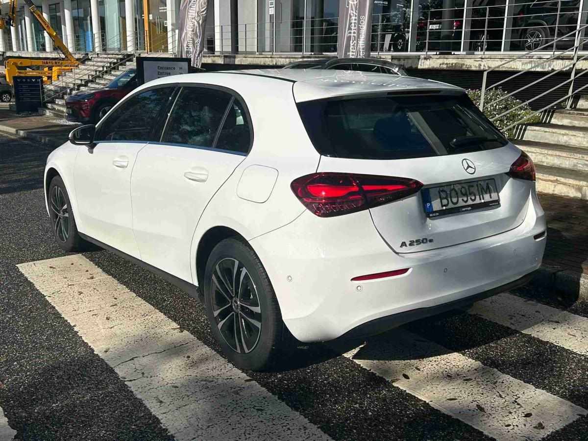 mercedes-benz-classe-a-2024-hibrido-1332cc
