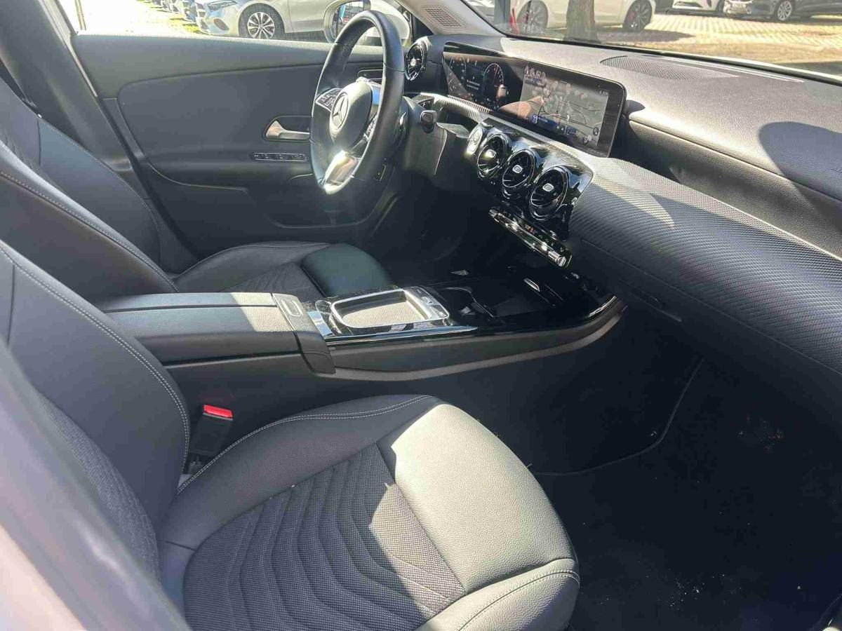 mercedes-benz-classe-a-2024-hibrido-1332cc