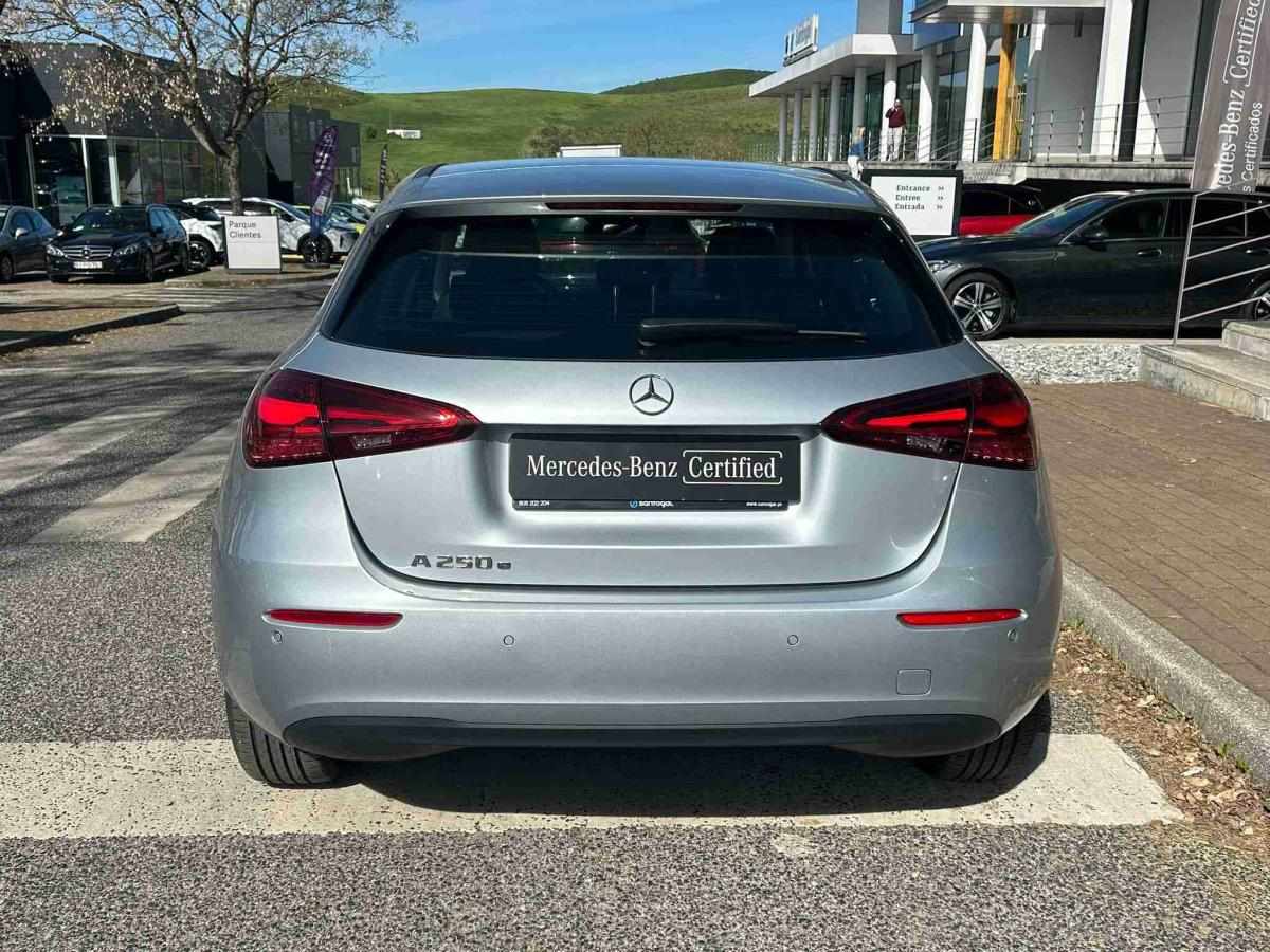 mercedes-benz-classe-a-2024-hibrido-1332cc
