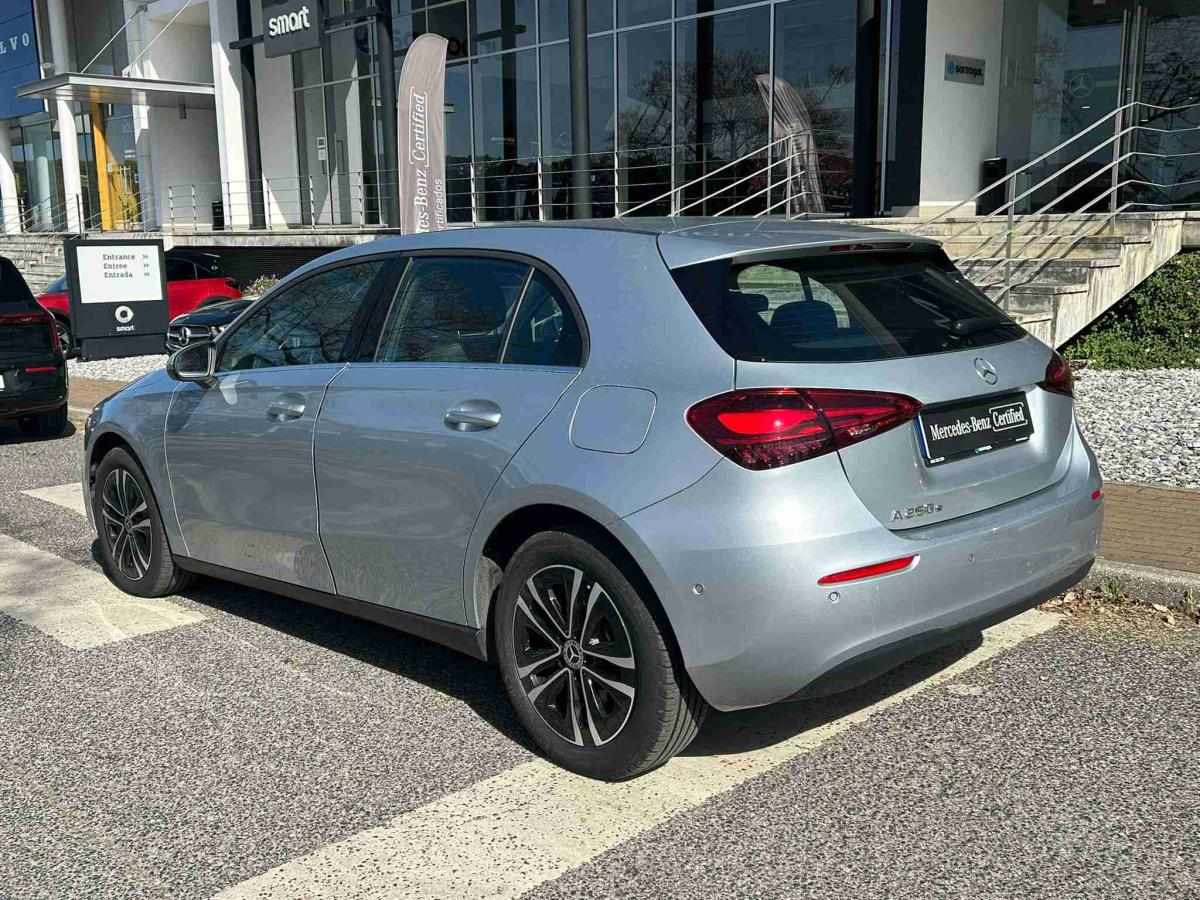 mercedes-benz-classe-a-2024-hibrido-1332cc